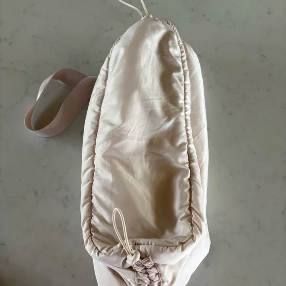 Wilo Cream Side Cinch Bag - Picture 3 of 14